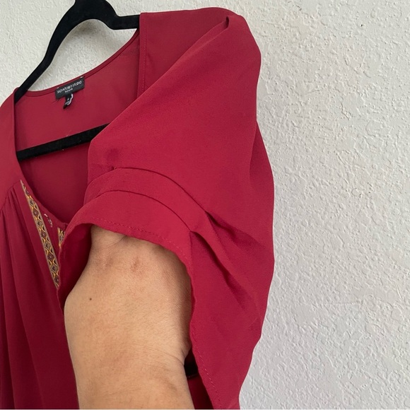 Signature Studio Burgundy Blouse with Gold Accents size 1X geometric pattern - Picture 10 of 11
